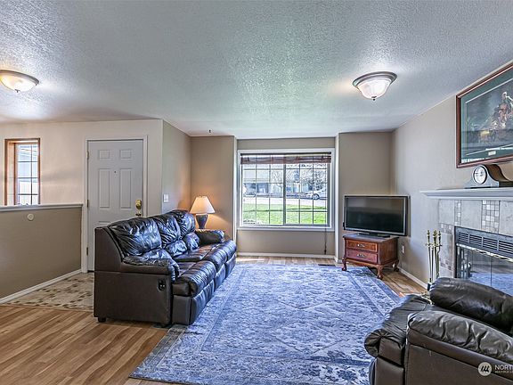 3rd image of 8305 188th Avenue E