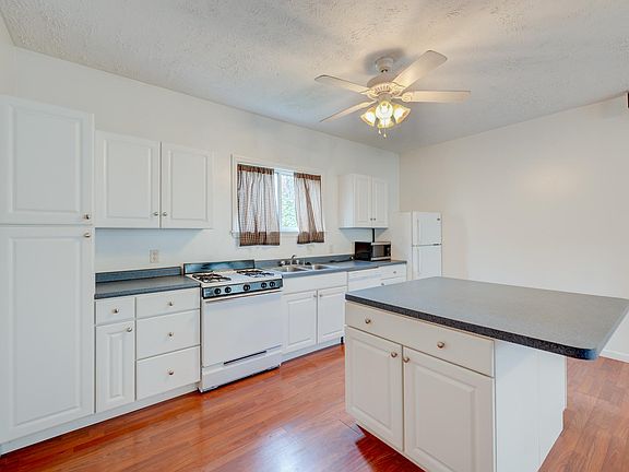 Living Room / Kitchen - microwave, stove, oven, and fridge included