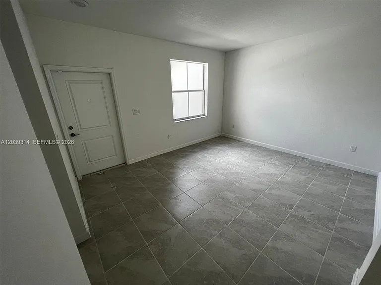 1810 SE 26th Ter #1810 — Photo 24