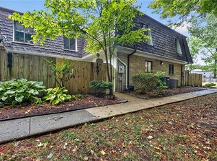 1607 Ocean Lakes Ct, Virginia Beach, VA 23454