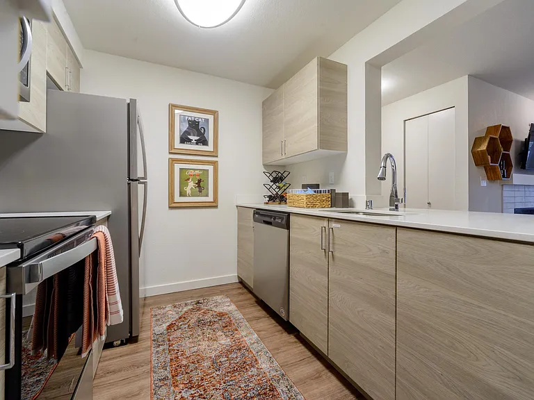 Meridian Pointe — Photo 16