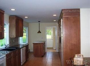 40 Raemont Rd, Granite Springs, NY 10527