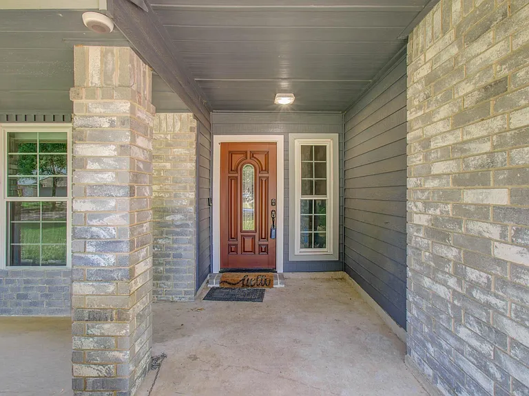 2122 Courtshire Ln — Photo 4