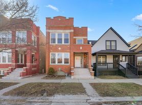 7532 S Champlain Ave, Chicago, IL