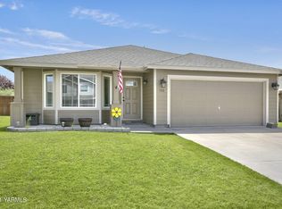 506 Cascade Ave, Moxee, WA 98936