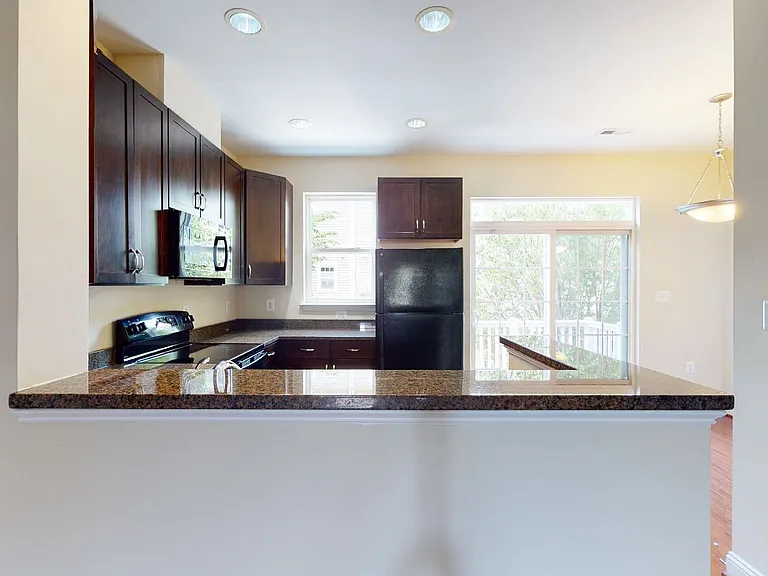 720 Barnes St NE — Photo 11