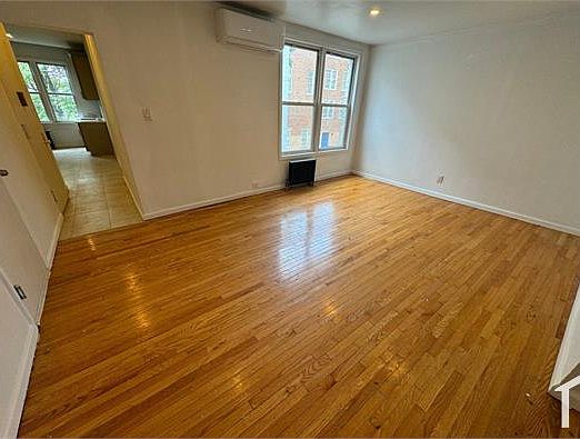 2nd image of 2945 Radcliff Ave APT 3