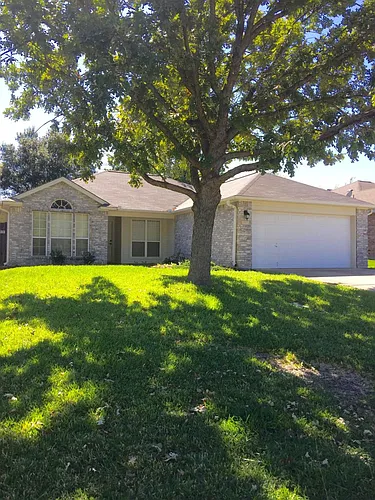 1917 Stratford Dr Photo 1