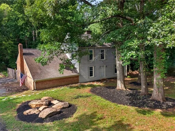2063 Country Trl, Asheboro, NC 27205