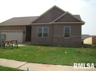 1512 Mackenzie Dr, Washington, IL 61571