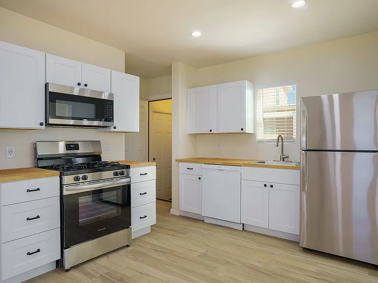 505 Headingly Ave NW — Photo 5