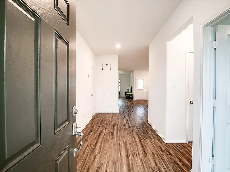 1024 Bluewood Bnd — Photo 4