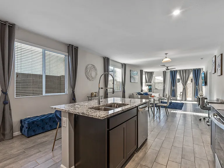 17352 W Paraiso Ln — Photo 37