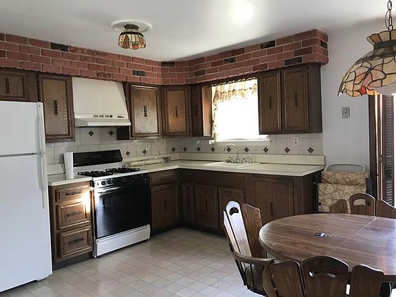 2nd image of 112 Ladd Ave