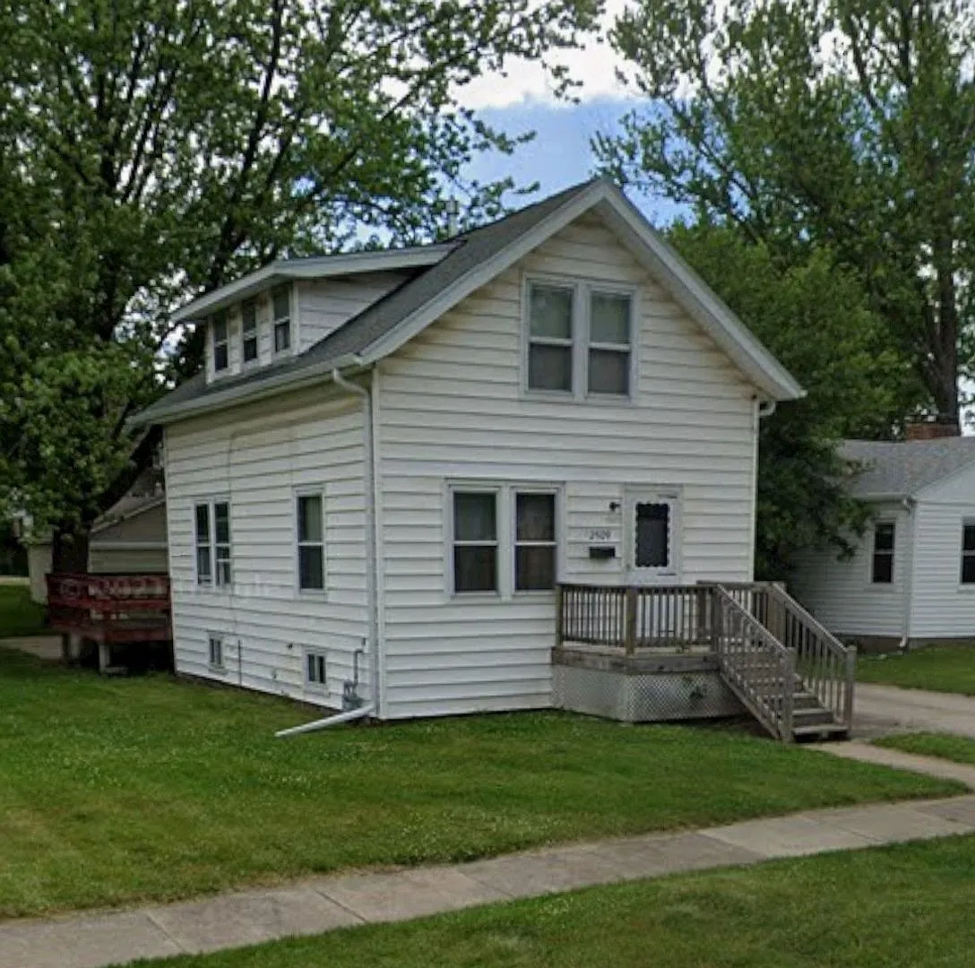 Now Leasing! 4 Bedroom House Close to Campus! — Photo 1
