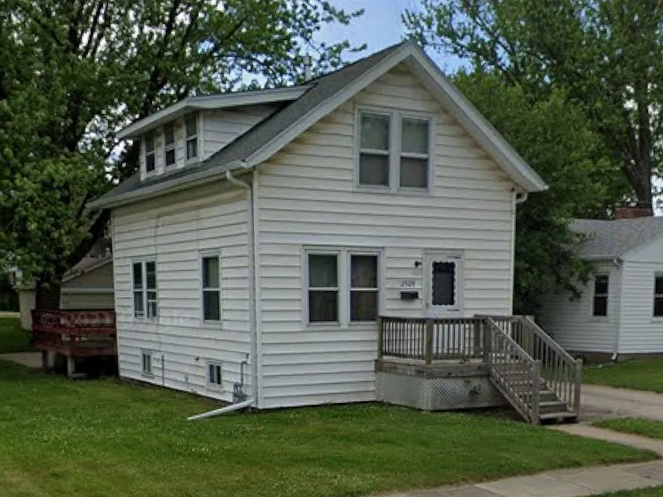 2509 Iowa St