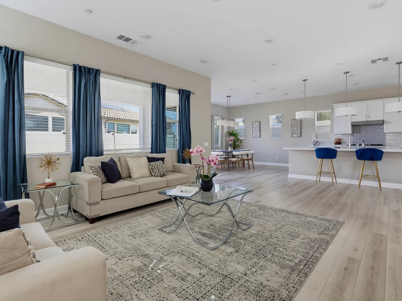 5 bed, 3500 sqft, $6,900 — Photo 4