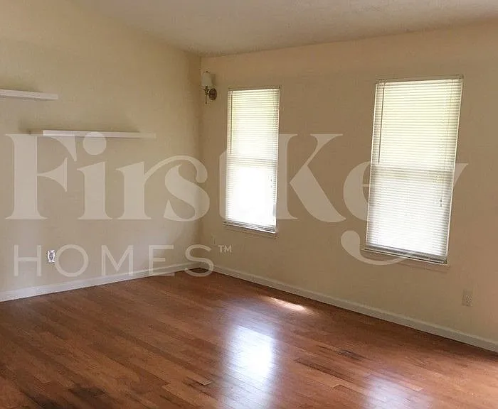 3090 Meadowview Ln — Photo 2