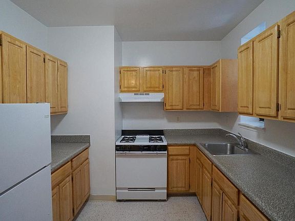 2nd image of 1272 Pacific St APT 2B