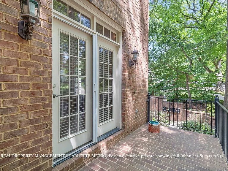529 Queens Rd — Photo 79