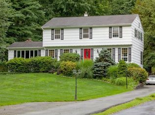 8 Devonshire Ct, Cortlandt Manor, NY 10567