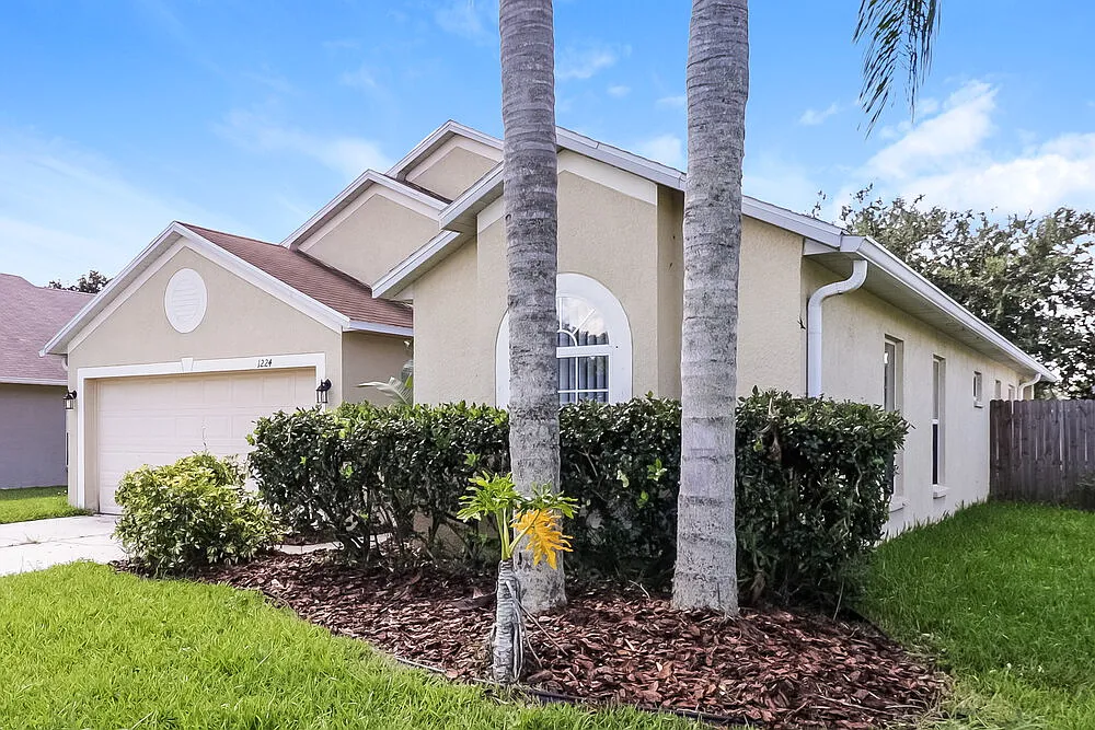 3 bed, 2.0 bath, 1698 sqft, $2,225 — Photo 3