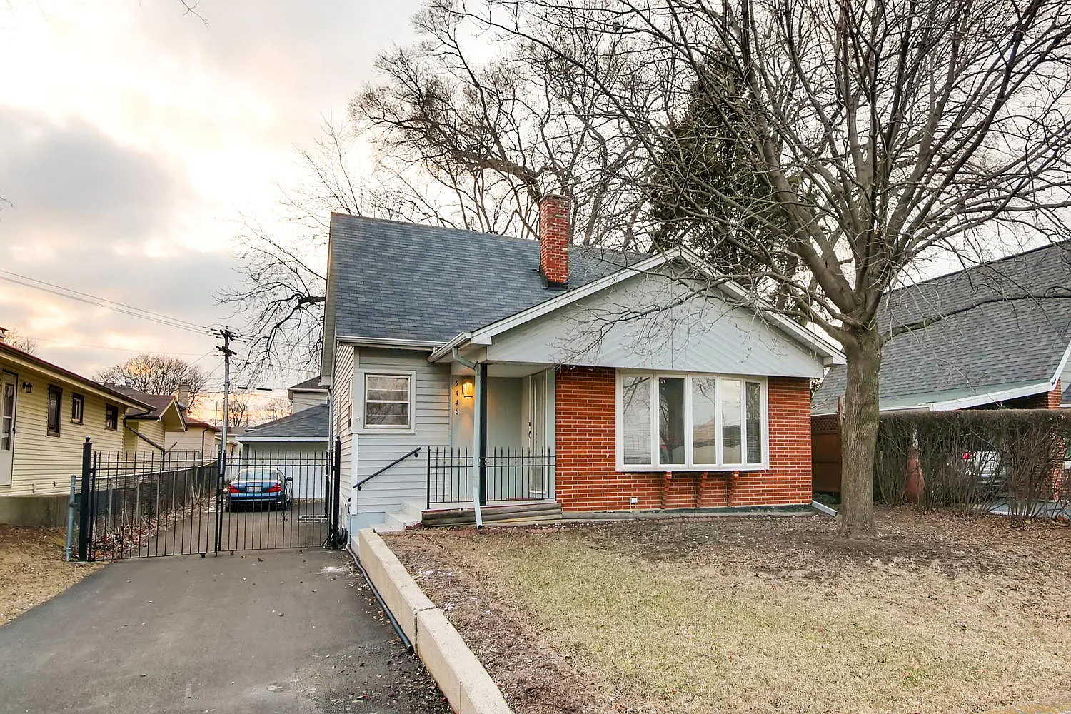 5446 S Madison Ave photo 1