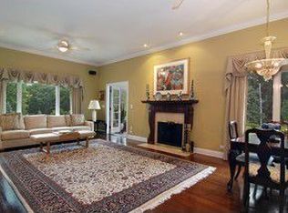 2157 Banbury Rd, Inverness, IL 60067