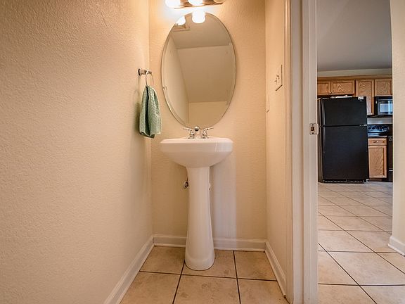 5th image of 1712 Almond Tree Pl #B