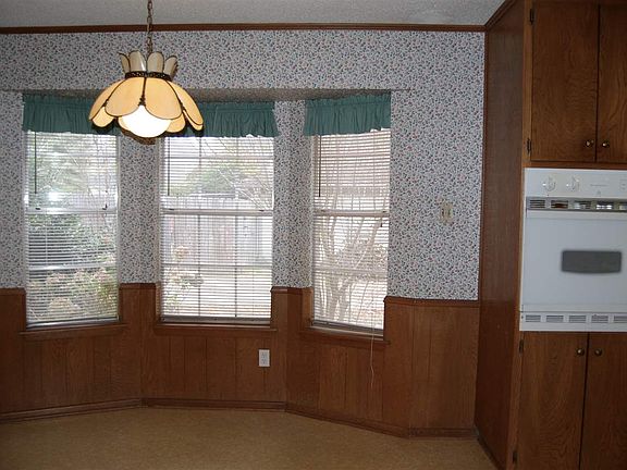 3rd image of 1105 Briarwood Ln