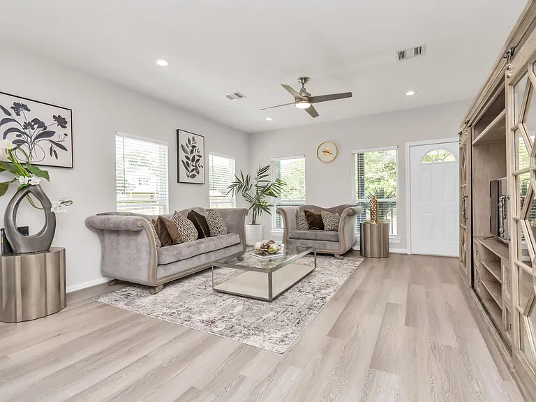 3308 Castor St — Photo 6