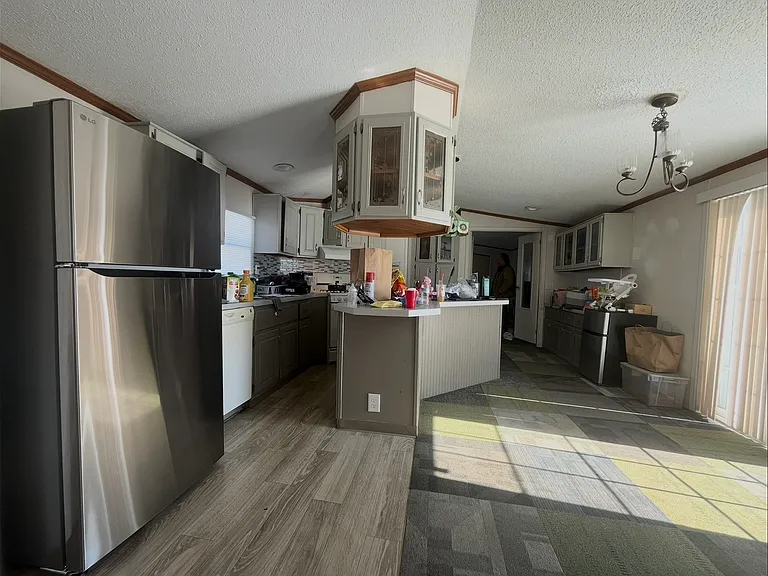 Crabapple Dr — Photo 1