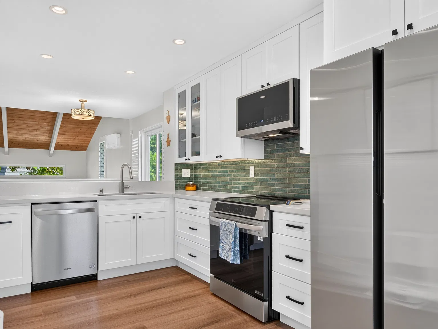 2 bed, 1137 sqft, $4,200 — Photo 3