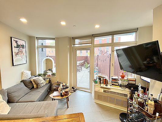 5th image of 544 Manhattan Ave #2D