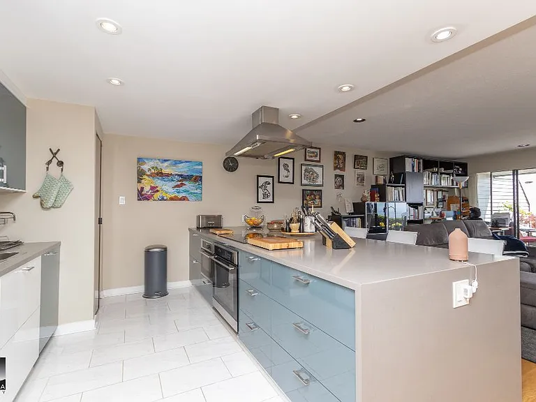 2246 Folkestone Way #11 — Photo 5