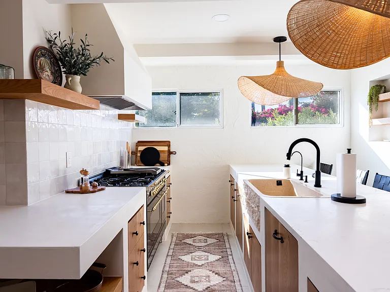 Kitchen (huge built in marble sink, fully stocked kitchen)