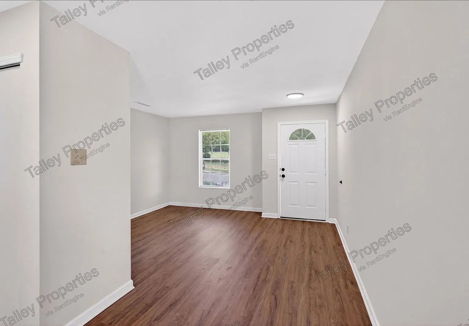 3 bed, 2.5 bath, 1903 sqft, $1,949 — Photo 2