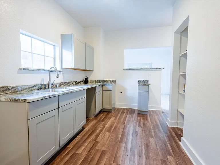 335 N Marsalis Ave — Photo 5