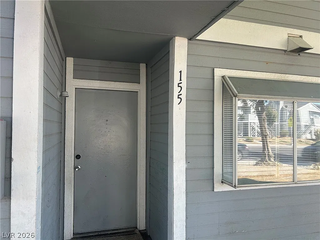 2 bed, 1.0 bath, 3212 sqft, $1,067 — Photo 2