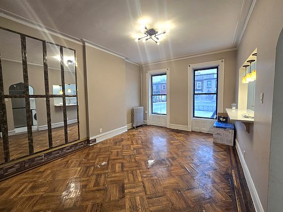 4th image of 627 Willoughby Ave #8