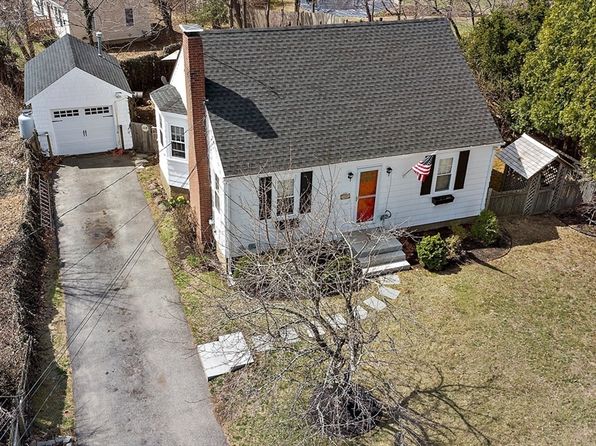 19 Essex Rd, Ipswich, MA 01938
