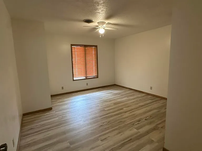 306 S Elm St #306 — Photo 5
