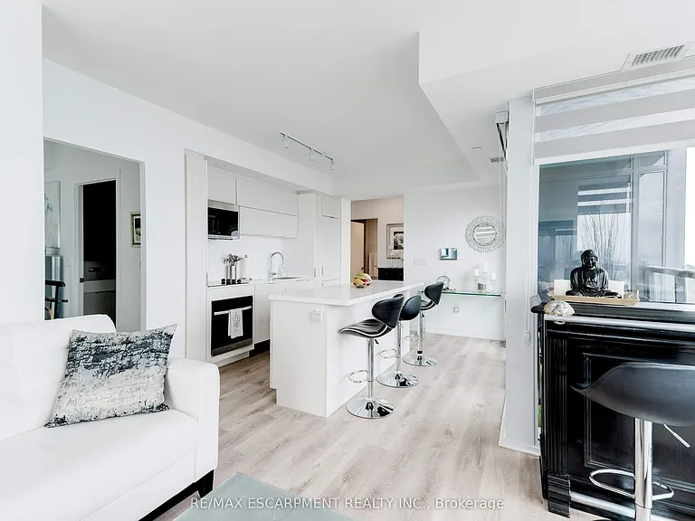 370 Martha St #1707 — Photo 12