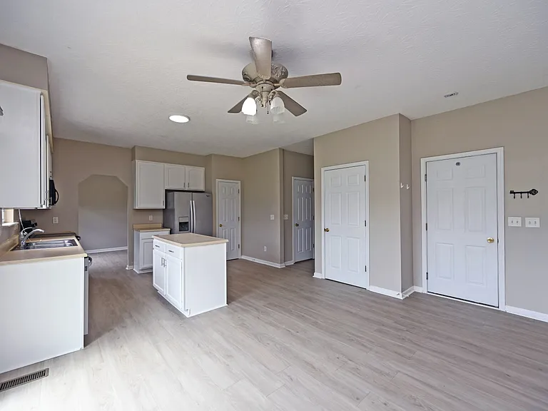 8097 Winding Creek Ct — Photo 18