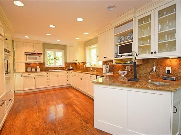 5th image of 7068 Royalgreen Dr