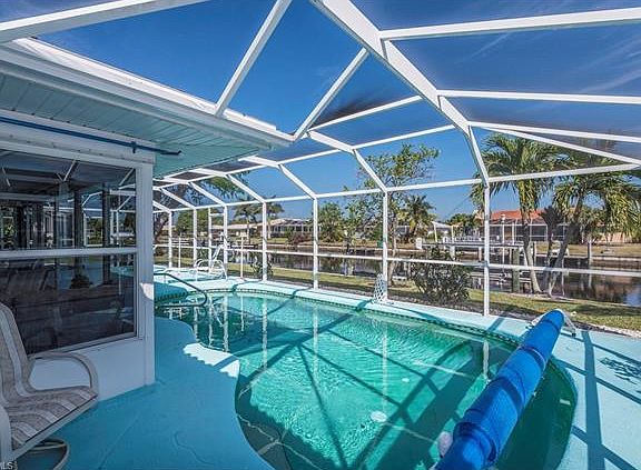 5th image of 300 Capri Isles Ct