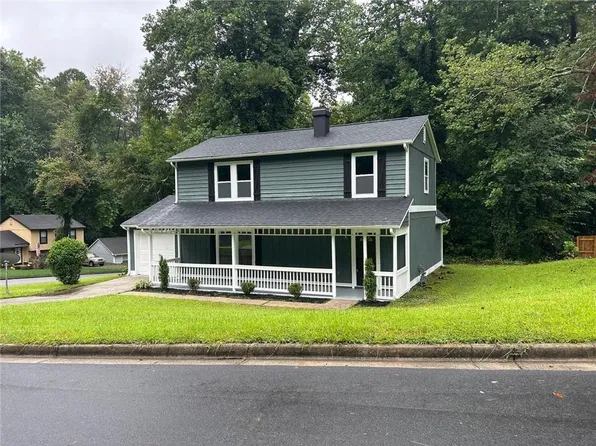 801 Hemingway Rd, Stone Mountain, GA 30088