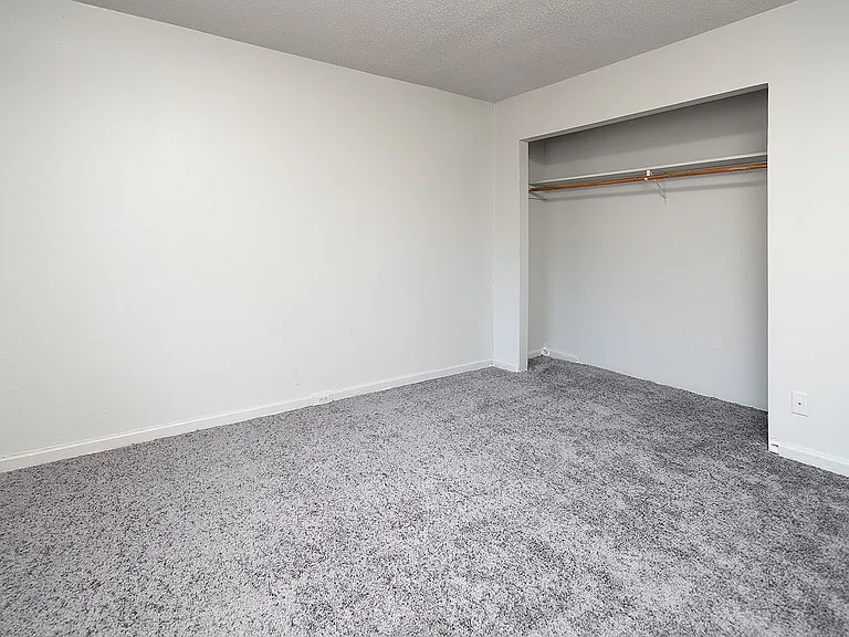 Lynnwood Garden Apartments — Photo 39