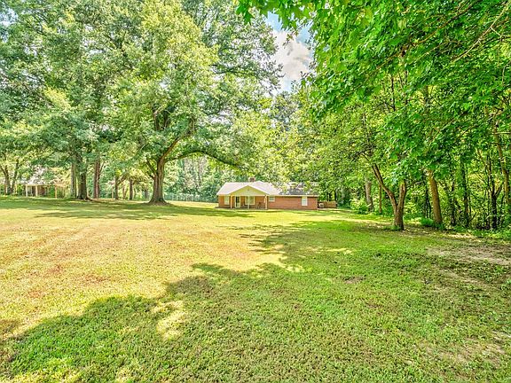 4th image of 297 Hilldale Ln
