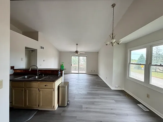 3 bed, 1473 sqft, $2,100 — Photo 3